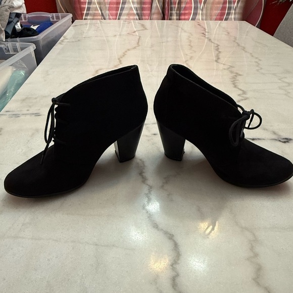 Elegant Black Women's Ankle Boots - Picture 2 of 7